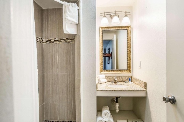 Rodeway Inn Middleboro-Plymouth image 22