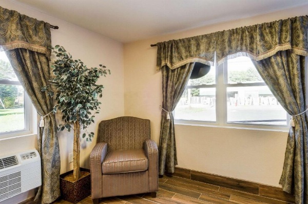 Rodeway Inn Middleboro-Plymouth image 8